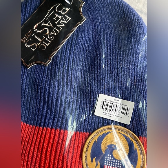 Fantastic Beasts Red & Blue Macusa Knit Slouch Beanie (NWT) - Picture 2 of 4